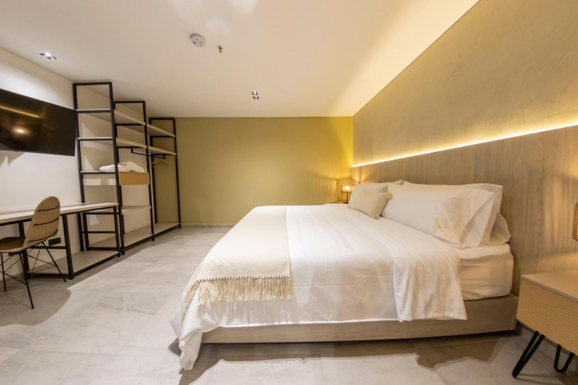 Sonata 44 Hotel Laureles Medellin Bagian luar foto