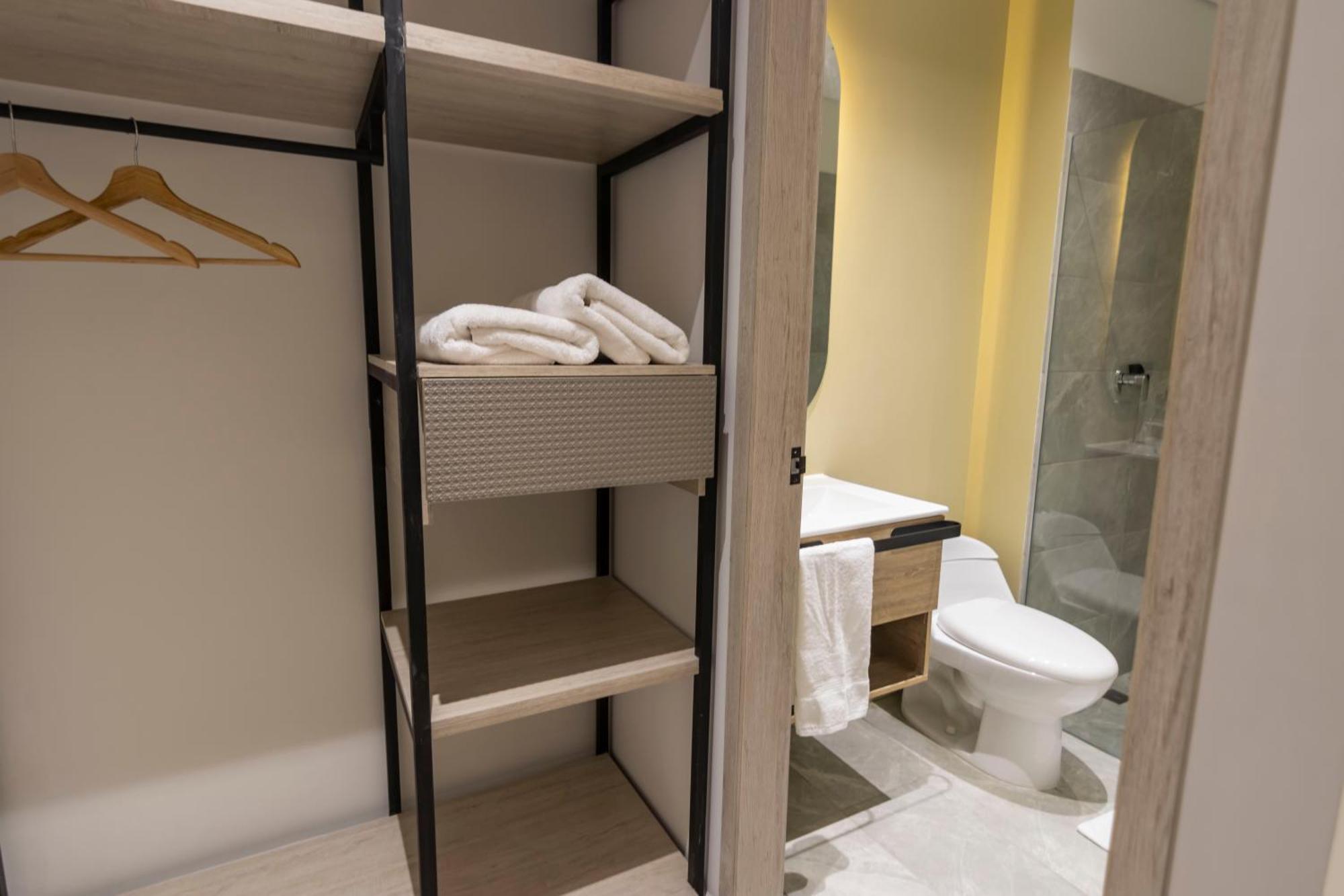 Sonata 44 Hotel Laureles Medellin Bagian luar foto