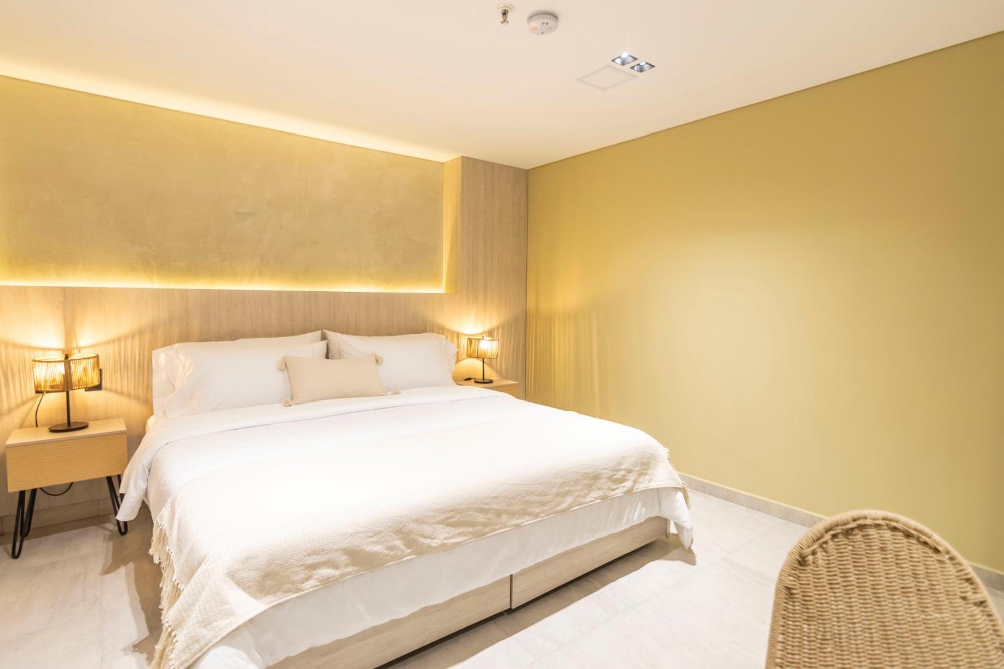 Sonata 44 Hotel Laureles Medellin Bagian luar foto