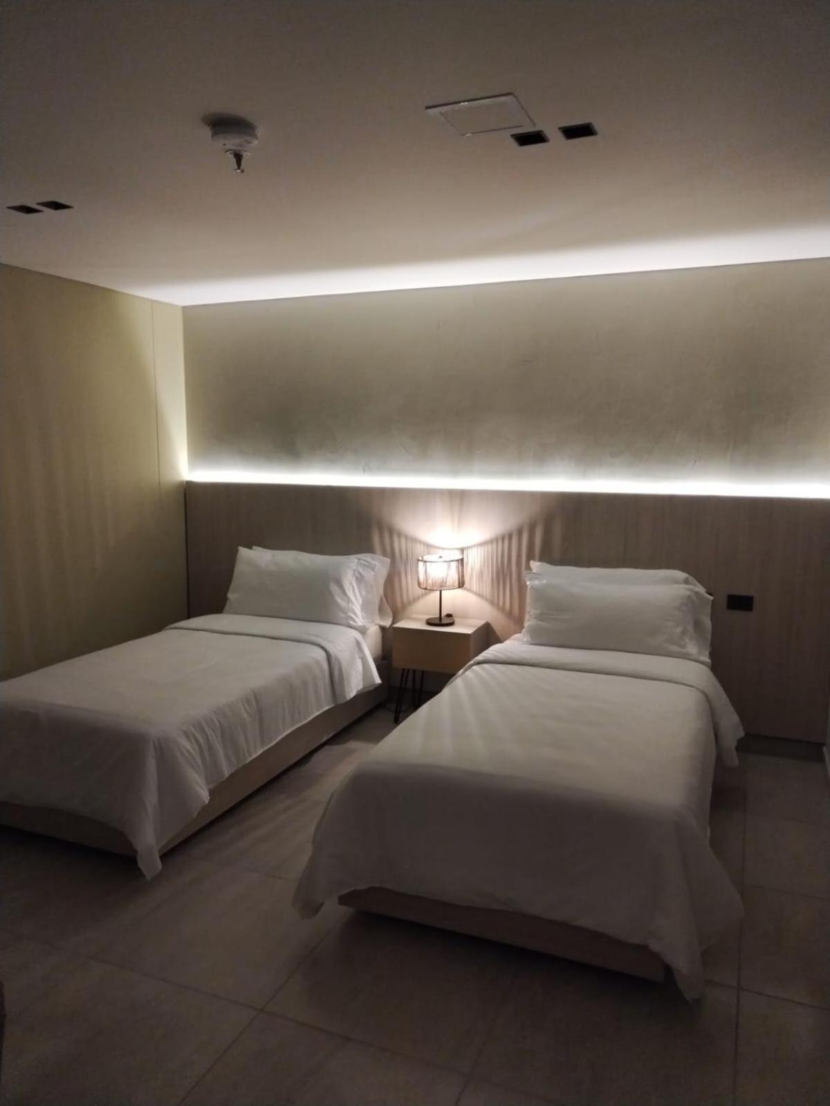 Sonata 44 Hotel Laureles Medellin Bagian luar foto