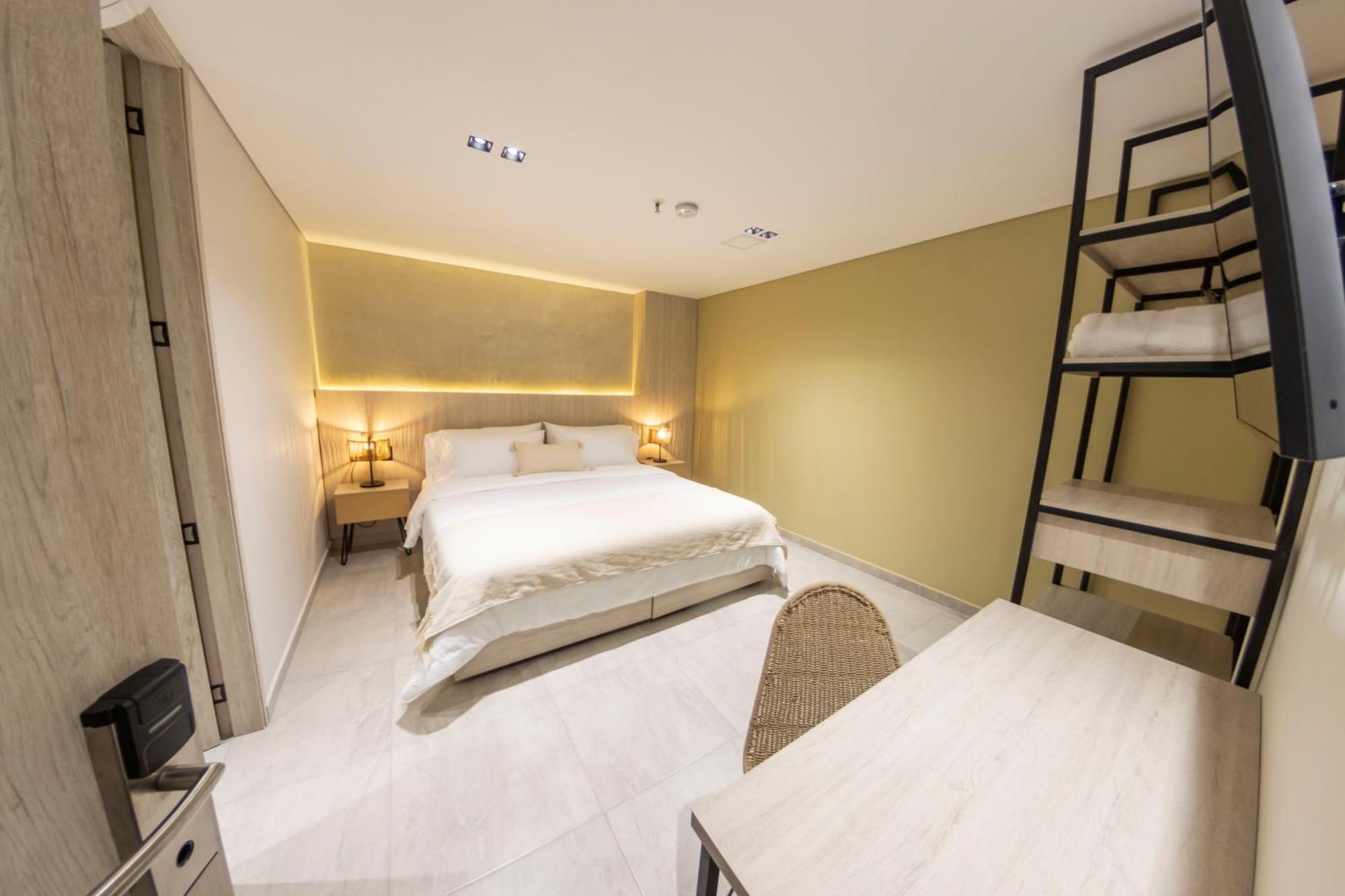 Sonata 44 Hotel Laureles Medellin Bagian luar foto