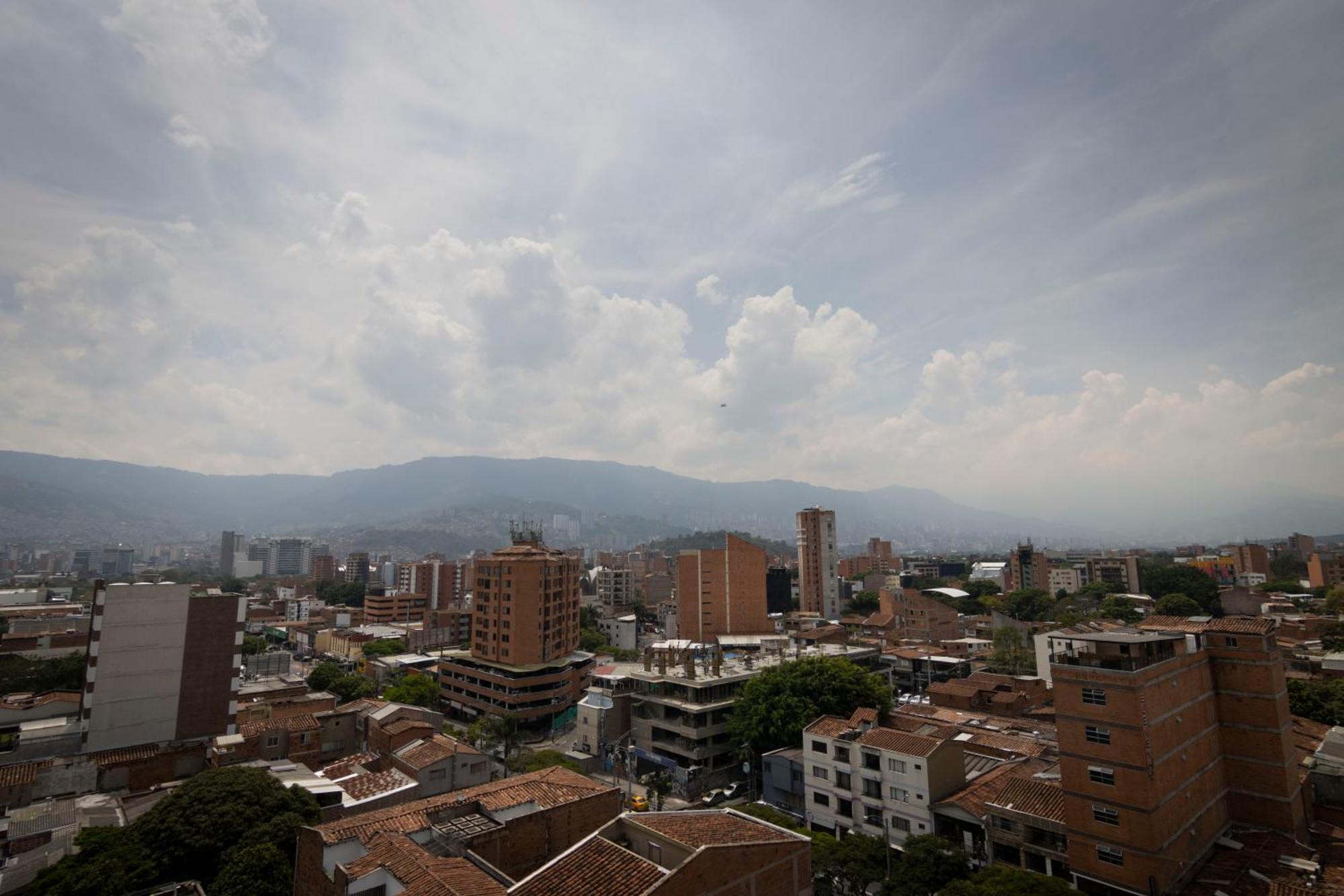 Sonata 44 Hotel Laureles Medellin Bagian luar foto