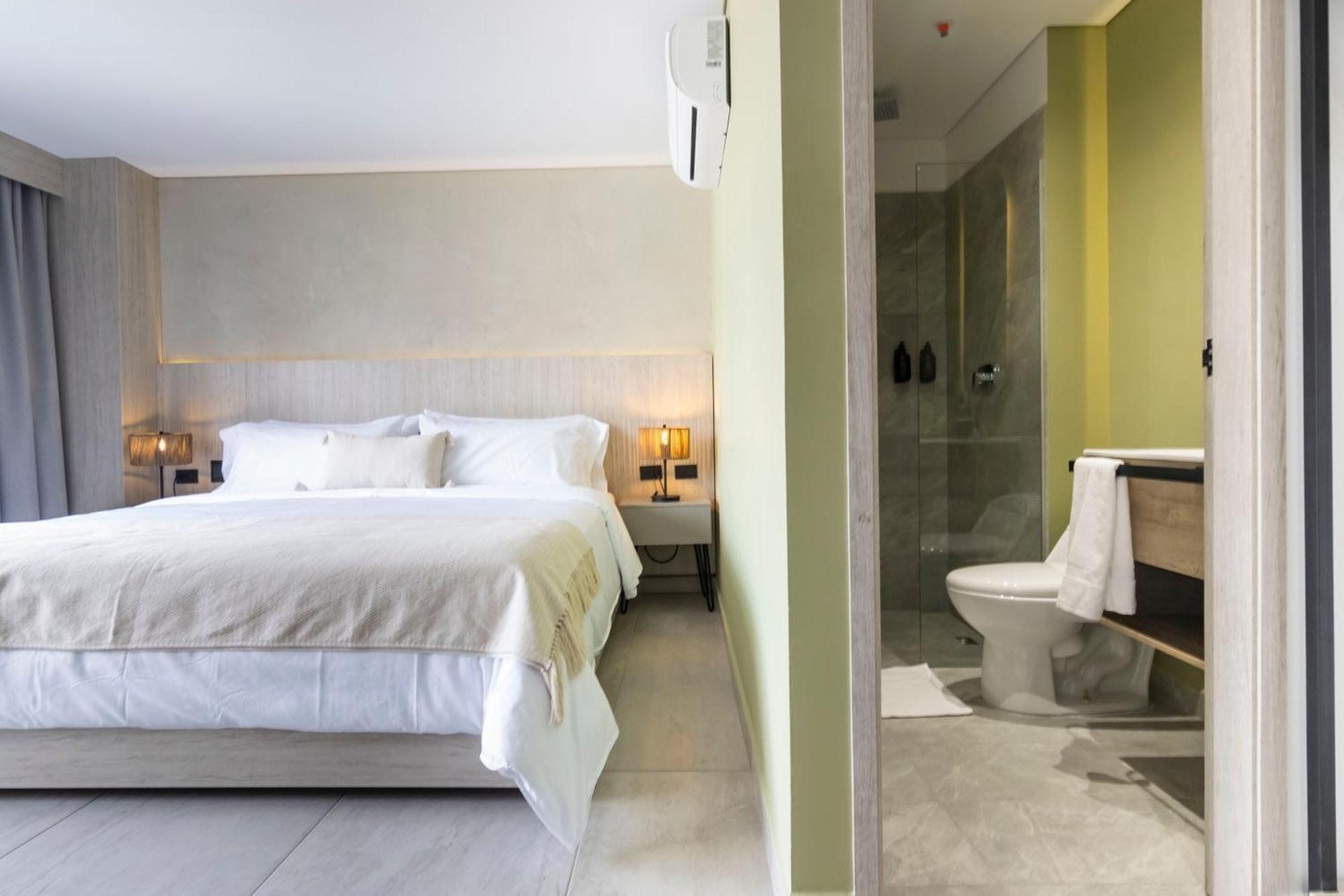 Sonata 44 Hotel Laureles Medellin Bagian luar foto