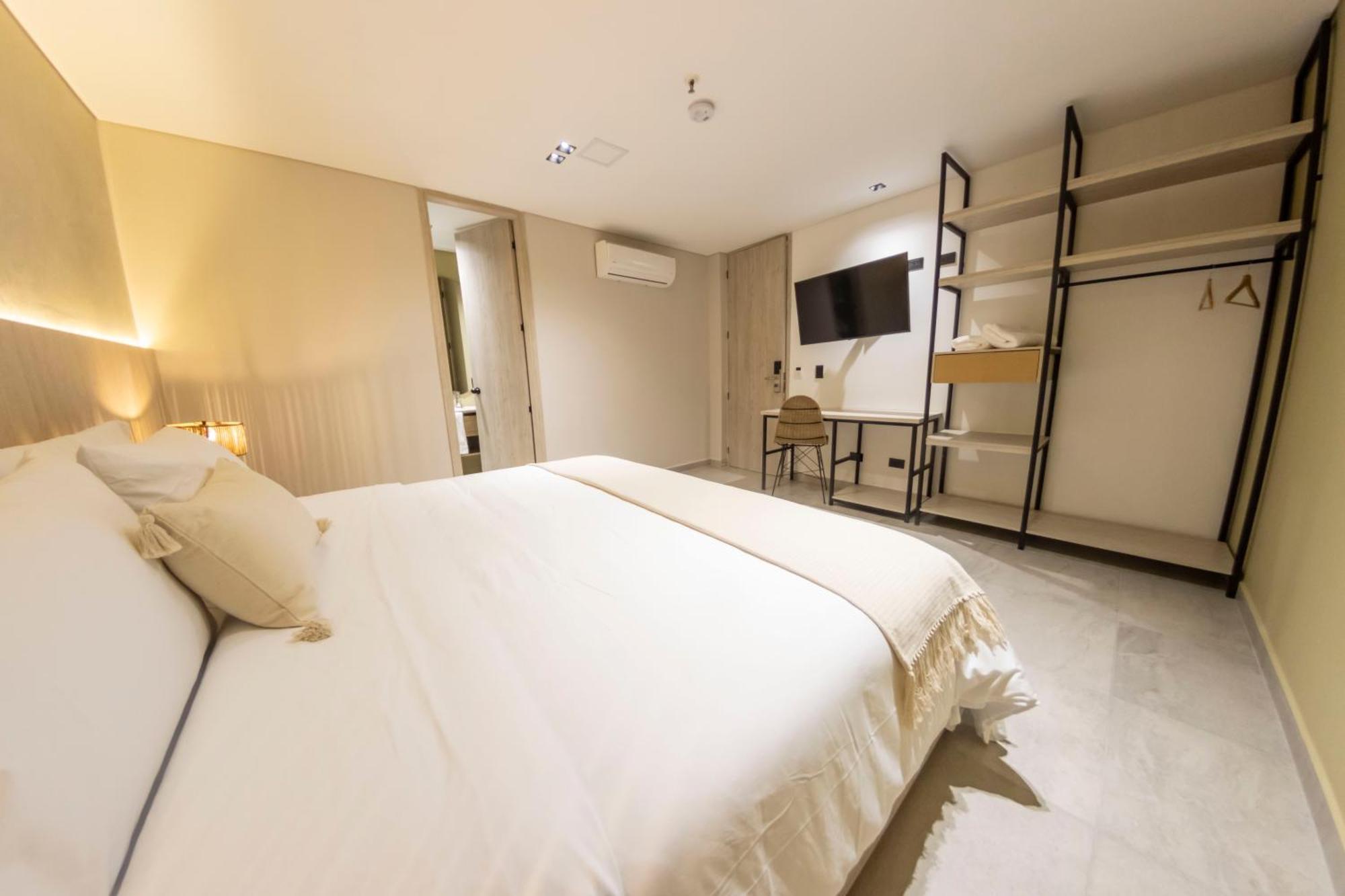 Sonata 44 Hotel Laureles Medellin Bagian luar foto