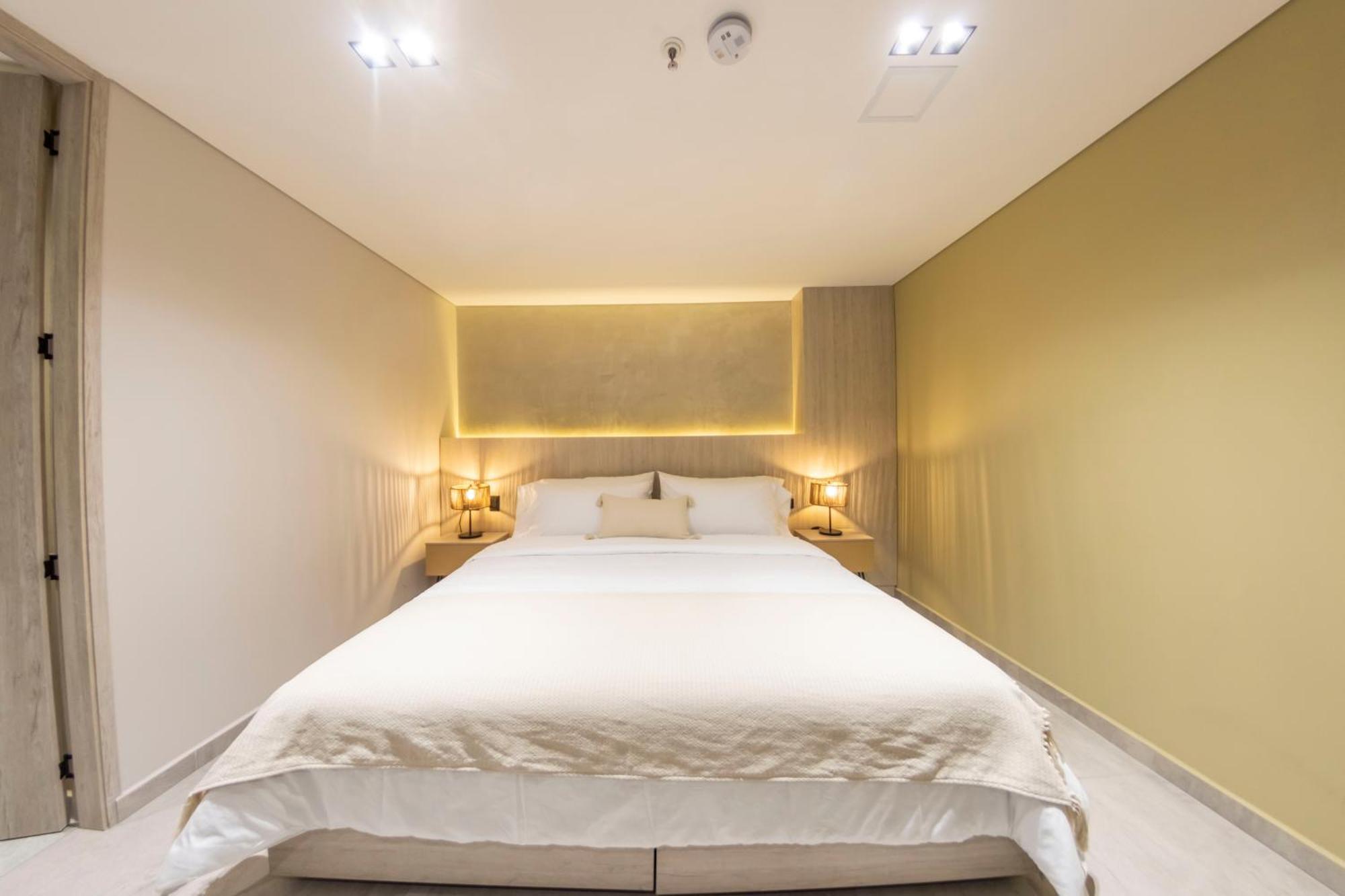 Sonata 44 Hotel Laureles Medellin Bagian luar foto