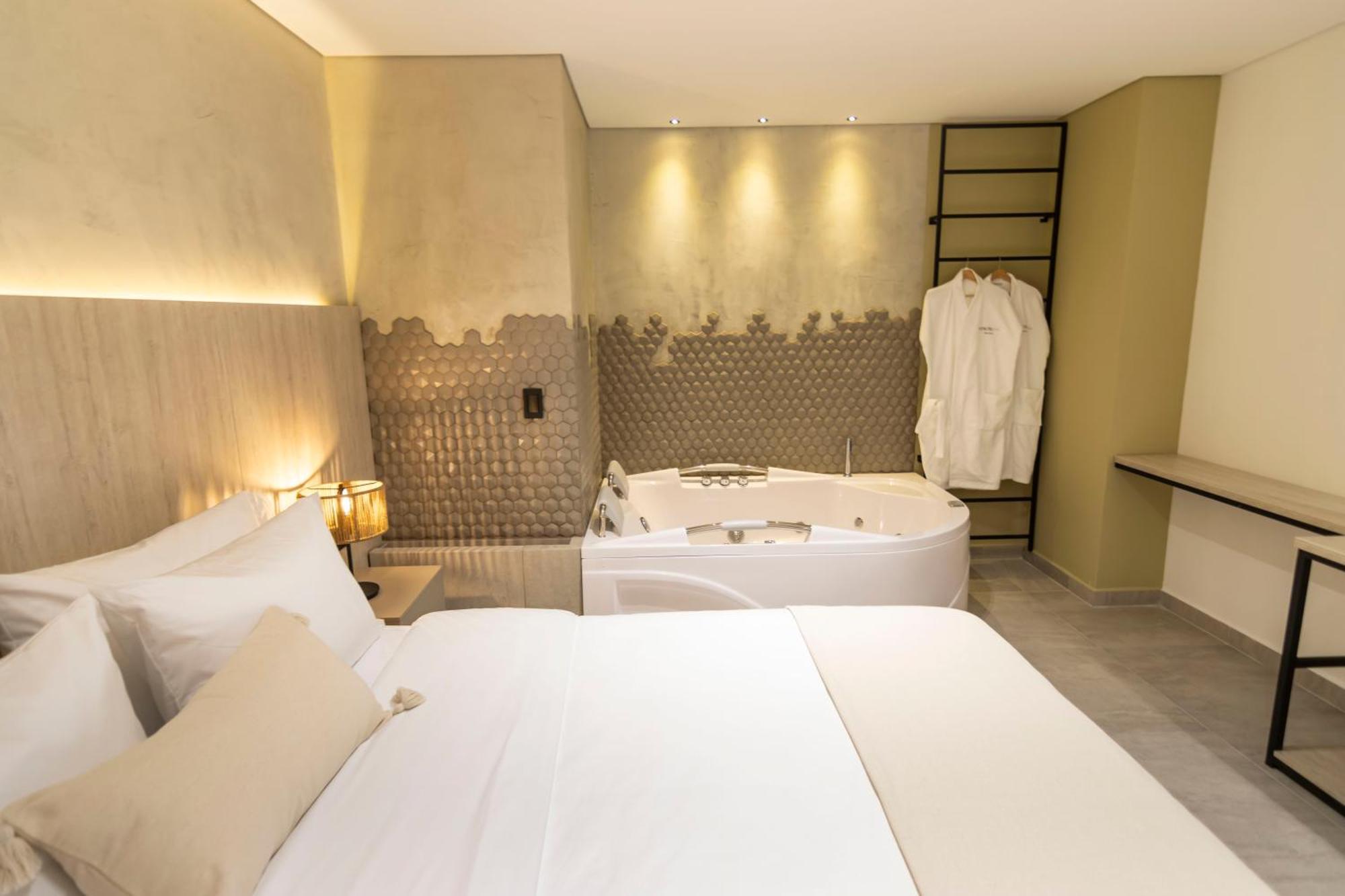 Sonata 44 Hotel Laureles Medellin Bagian luar foto