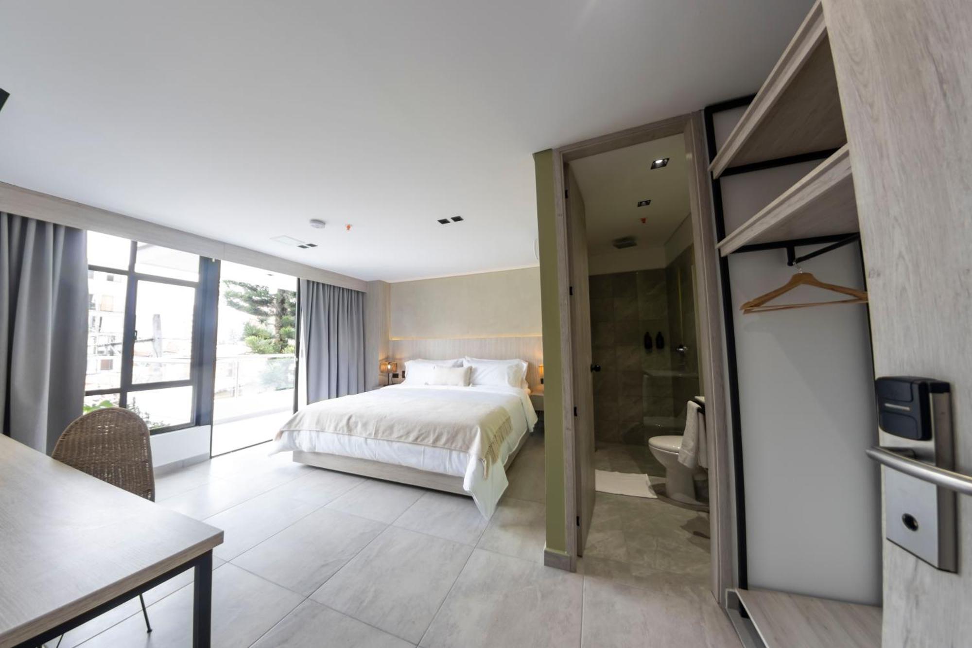 Sonata 44 Hotel Laureles Medellin Bagian luar foto