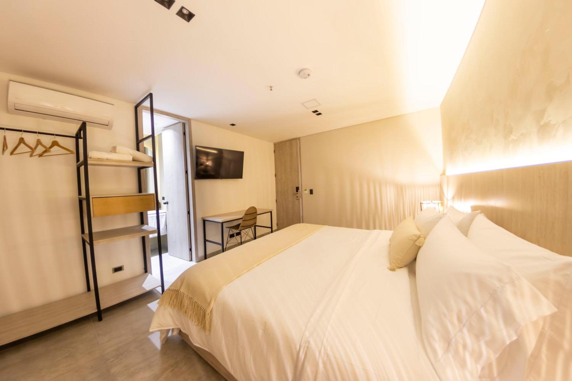 Sonata 44 Hotel Laureles Medellin Bagian luar foto