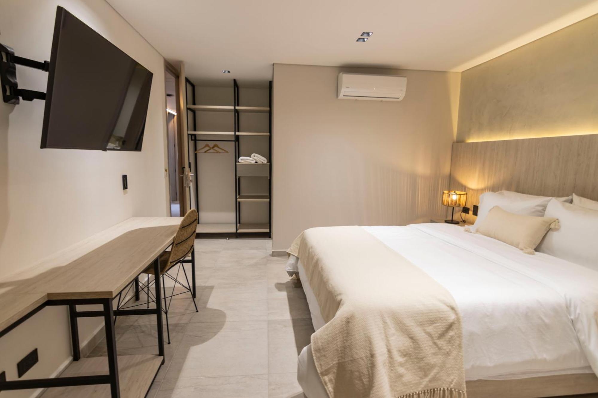 Sonata 44 Hotel Laureles Medellin Bagian luar foto
