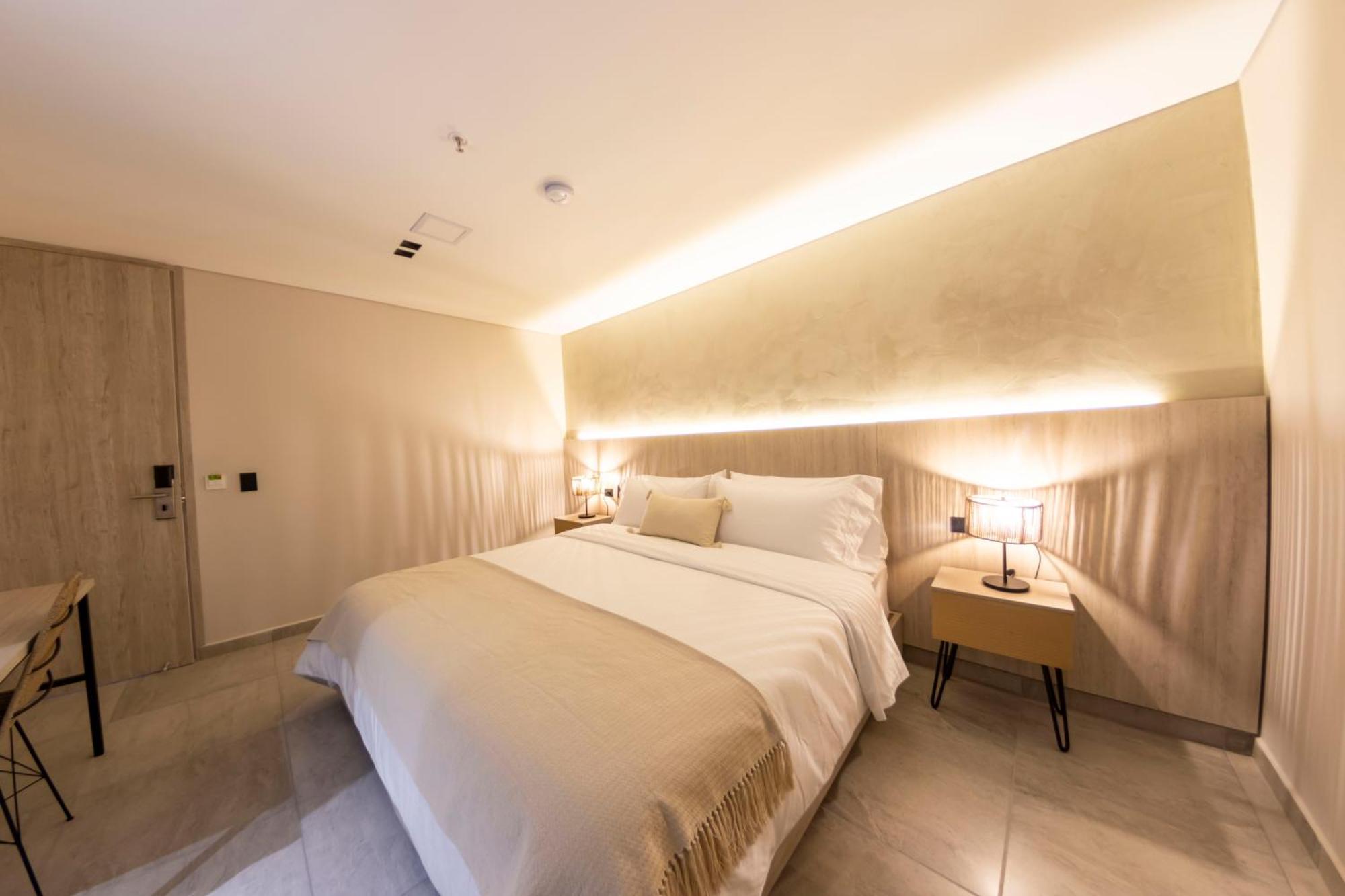 Sonata 44 Hotel Laureles Medellin Bagian luar foto