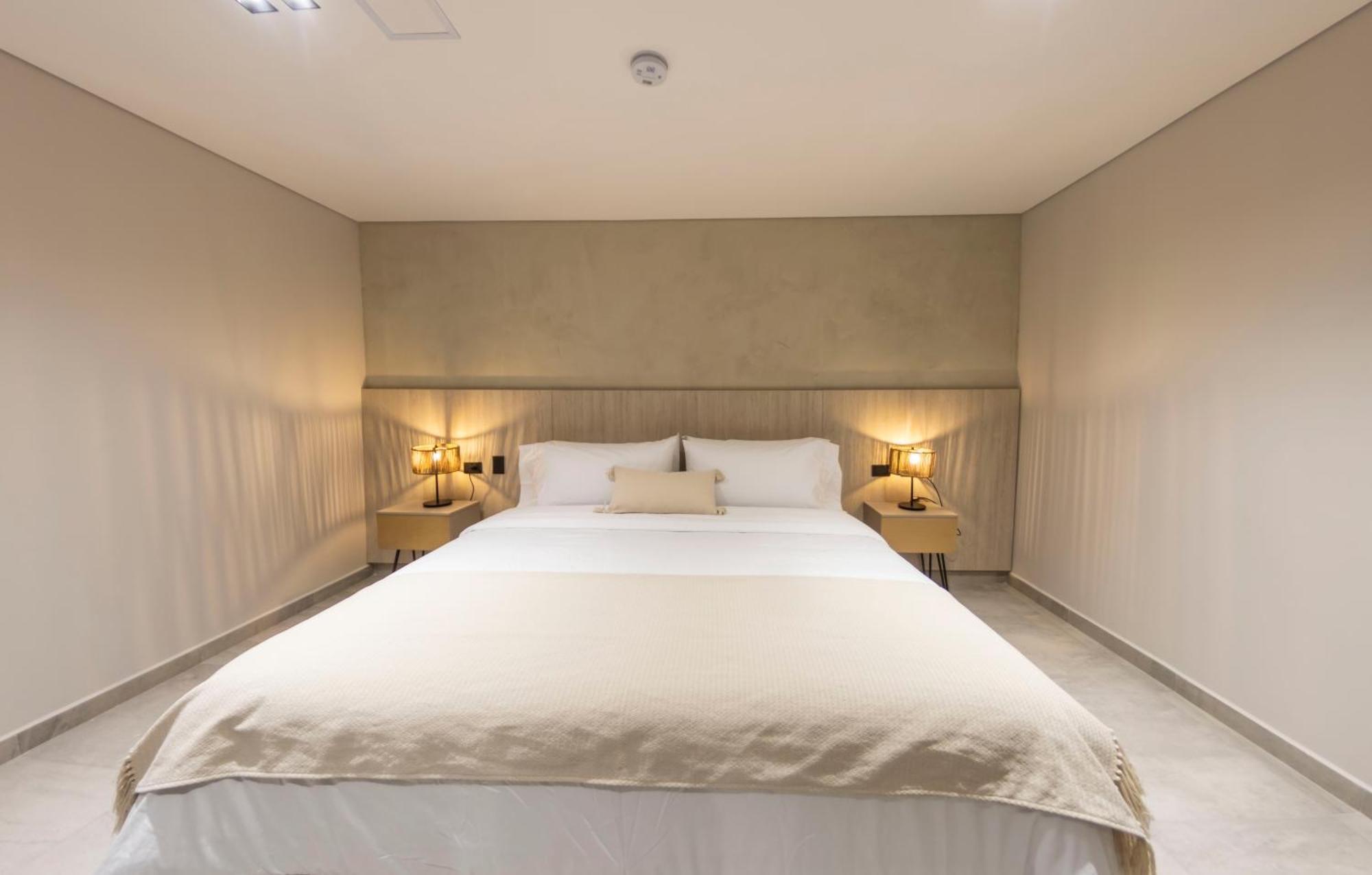 Sonata 44 Hotel Laureles Medellin Bagian luar foto