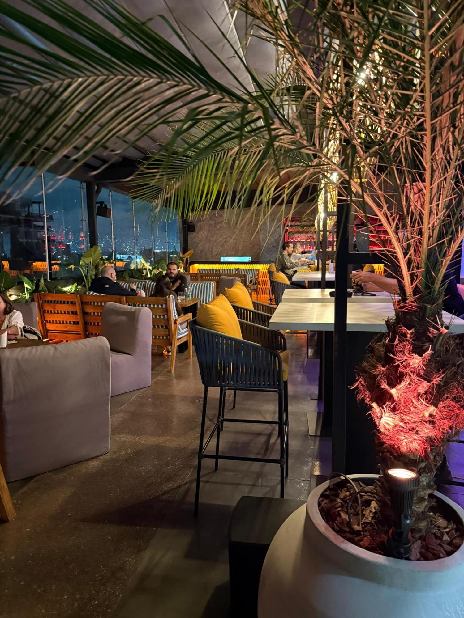 Sonata 44 Hotel Laureles Medellin Bagian luar foto
